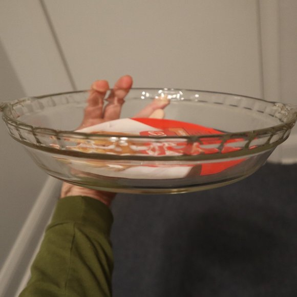 Pyrex # 229 Clear Glass Deep Dish 9.5" x 1 1/2" Scalloped Fluted Edge Pie Plate - Picture 4 of 5